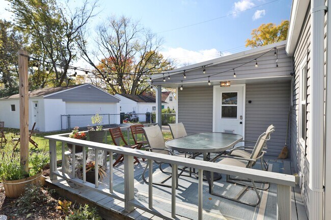 Building Photo - 925 Blenheim Rd