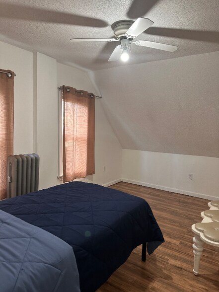 Building Photo - 676 Hampden St