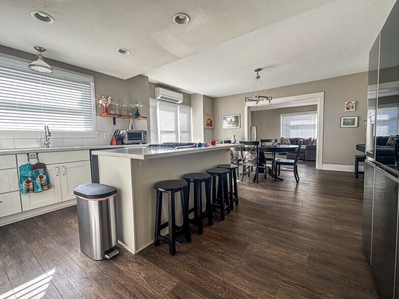 Building Photo - 5530 N Haight Ave