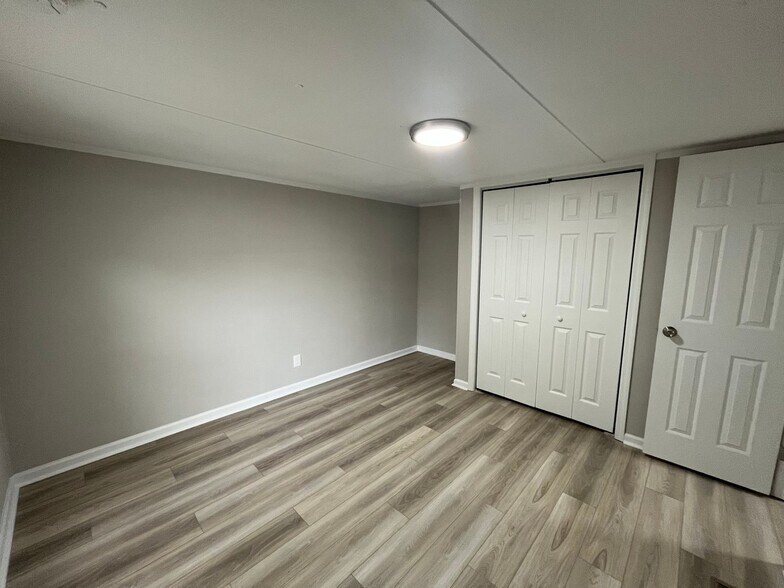 Building Photo - Colony Oaks Homes