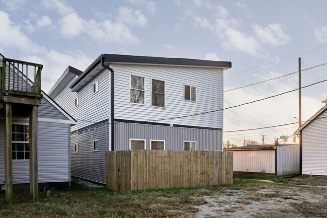 Building Photo - 518 Prospect St