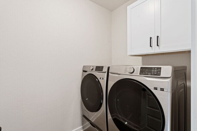 Building Photo - 853 Cypress Ln