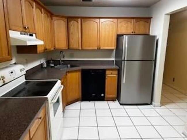 Building Photo - 142 Meadows Dr