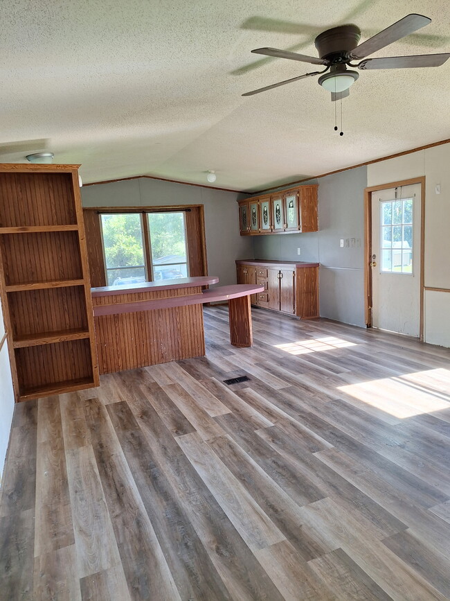 Building Photo - 8390 Countryside Dr