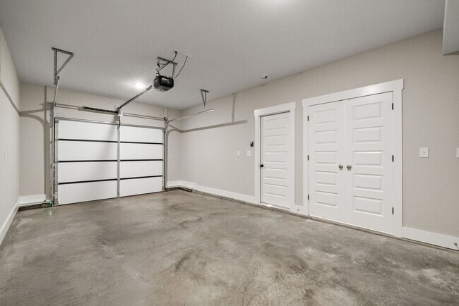 Building Photo - Sango Drive 3 Bedroom Condo For Rent!