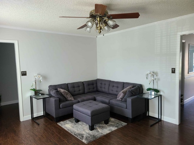 Building Photo - 132 Sussex Dr