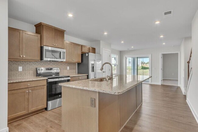 Building Photo - Charming 3-Bed Townhouse Oasis in Greenvil...