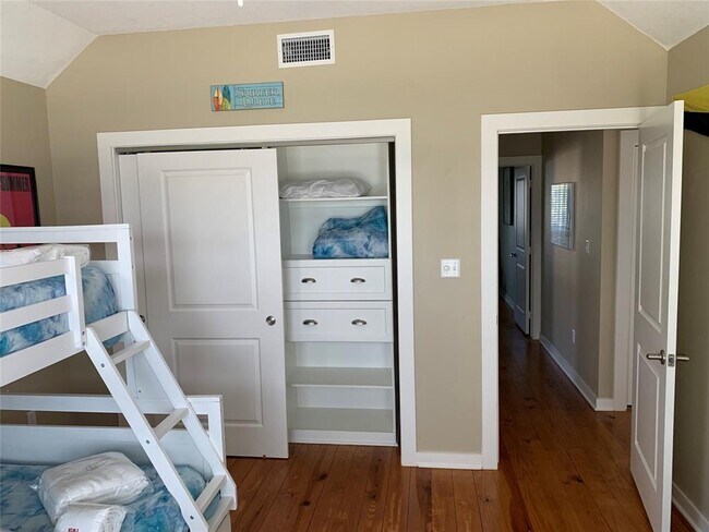 Building Photo - 13807 Mutiny Ln