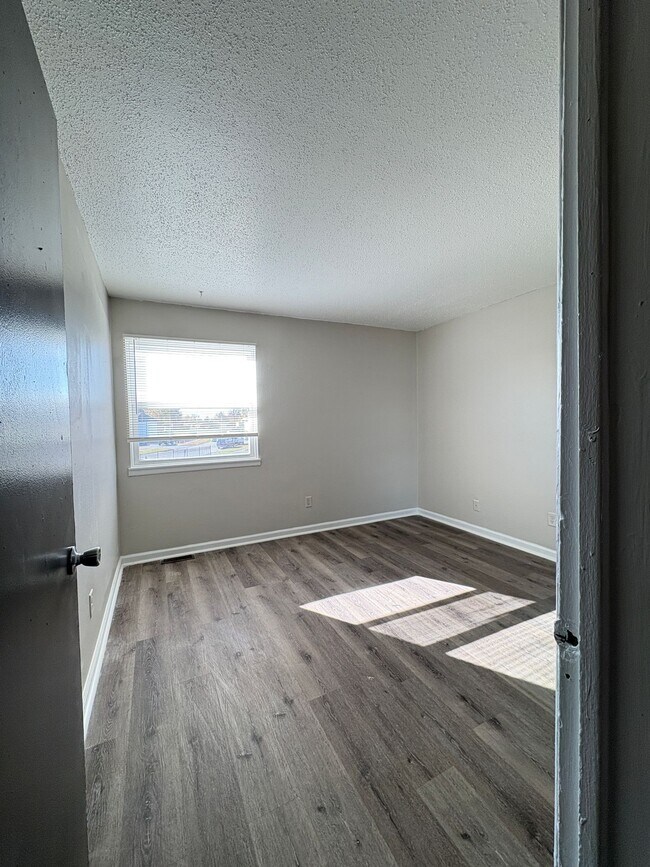 Building Photo - Bellagio West Living I