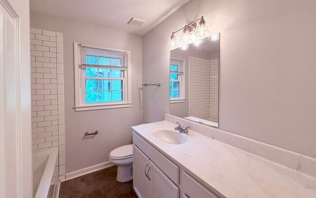 Building Photo - Venetian Hills Hidden Gem! 3 Bed - 2 Bath Near Fort McPherson, Available NOW!