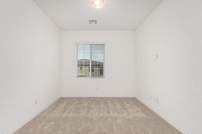 Building Photo - 2023 built townhome
