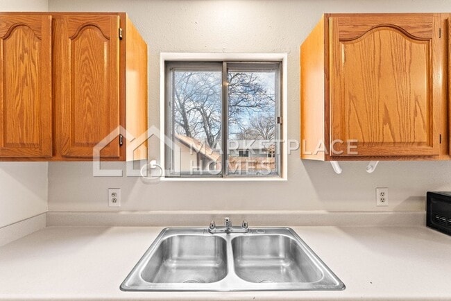 Building Photo - 1804 Easton Dr