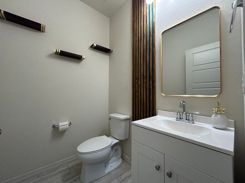 Building Photo - 8909 W Missouri Ave