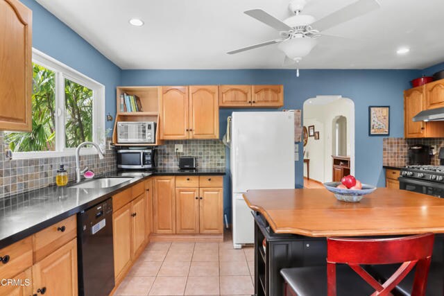 Building Photo - 2520 Casitas Ave