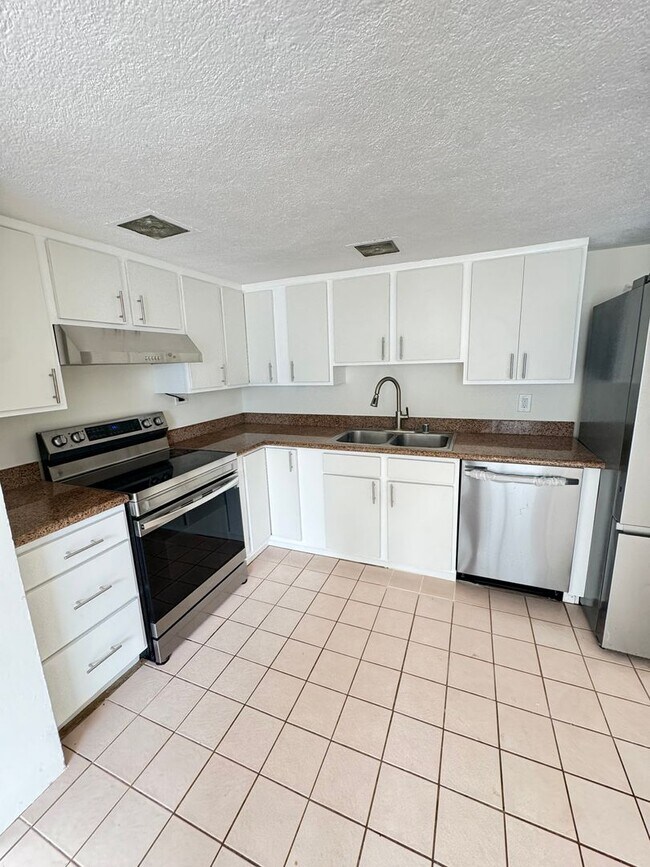 Building Photo - PET FRIENDLY 3 Bed, 1 Bath, 1 parking ELEC...