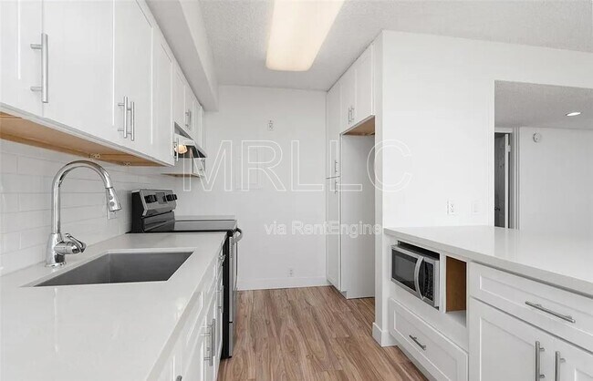 Building Photo - 420 Monterey Ln