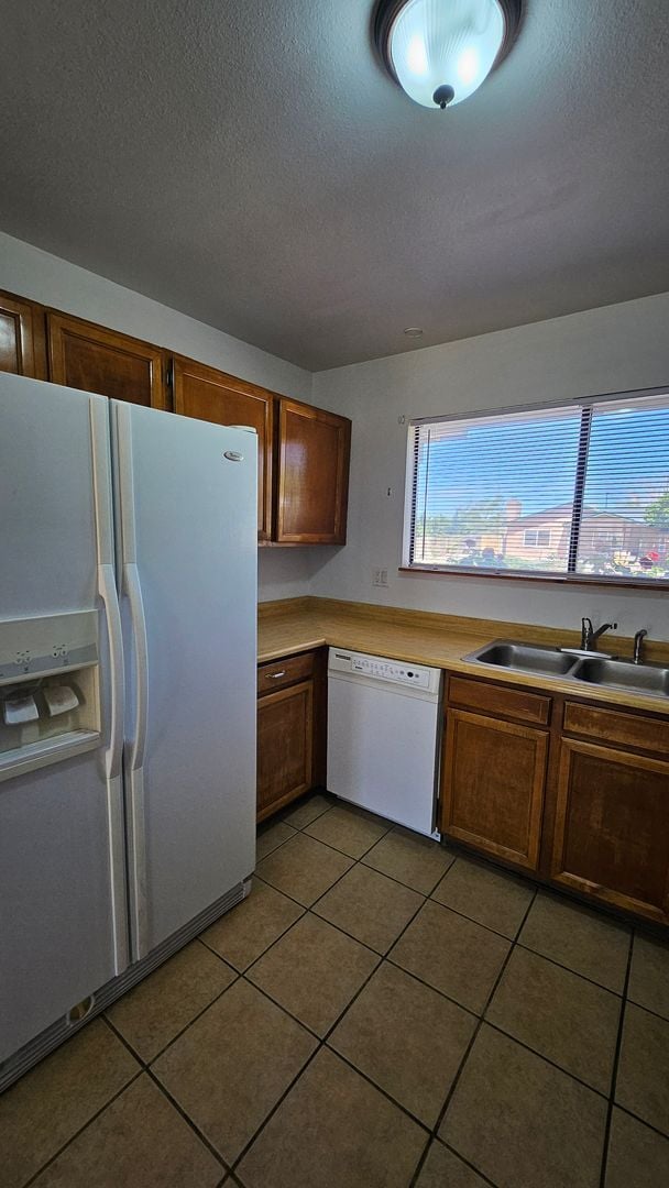 Building Photo - 3 bed 1.5 bath