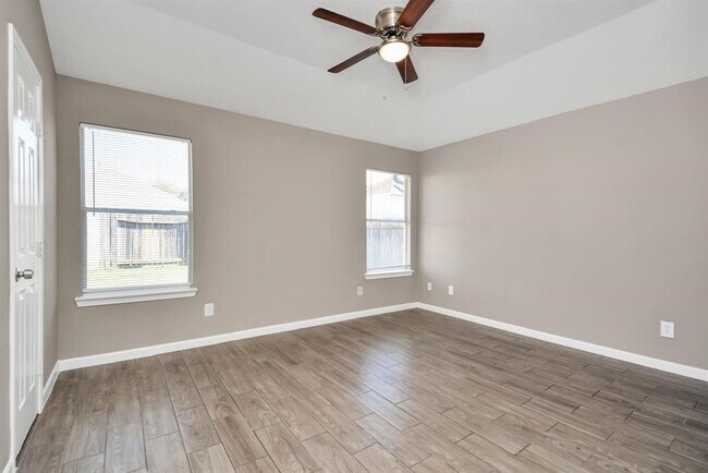 Building Photo - 21826 Hemlock Park Dr