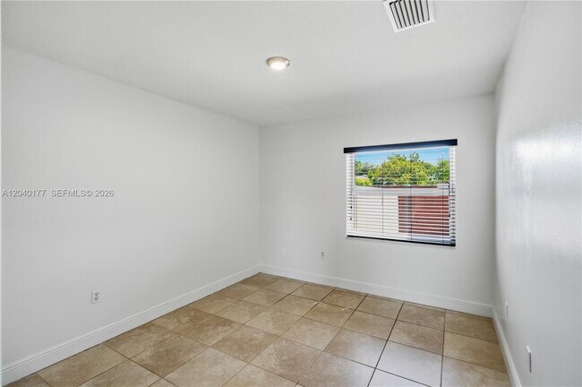 Building Photo - 5113 SW 138th Ave Cir
