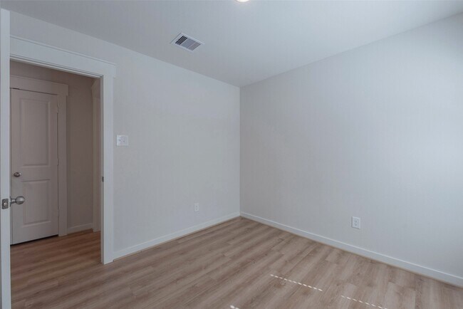 Building Photo - 7534 Coral Ter Dr