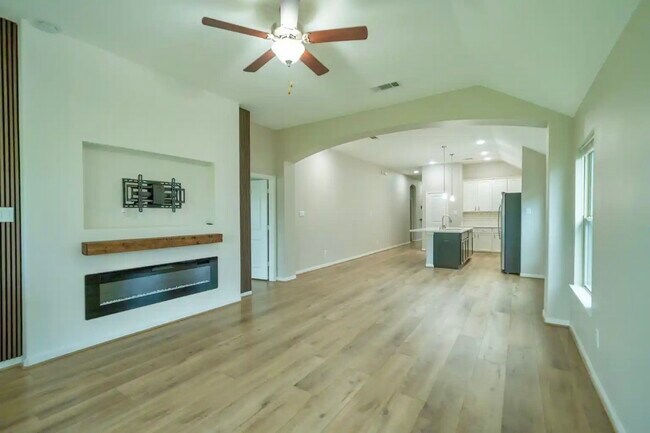 Building Photo - 31231 Balsam Hawk Ln