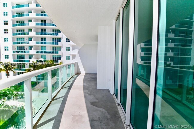 Building Photo - 7900 Harbor Island Dr