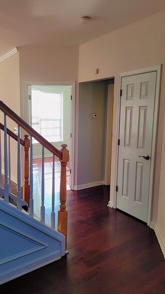 Main entrance hallway - 3391 Spindletop Dr NW
