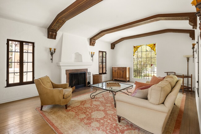 Building Photo - 1116 S La Jolla Ave