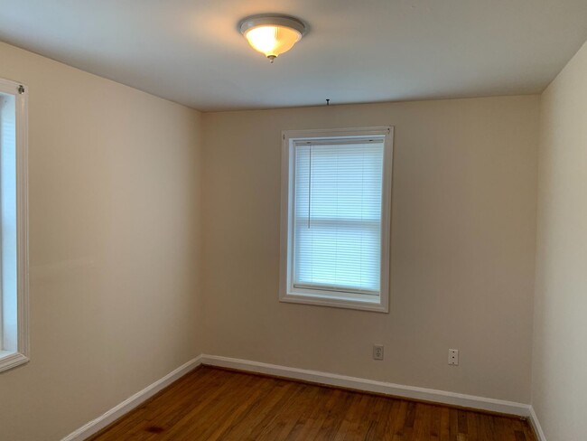 Building Photo - Two Bed Duplex Near Avondale! Great location!