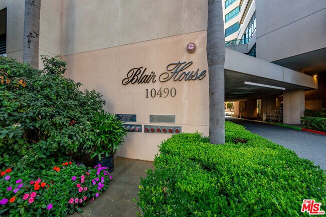 Building Photo - 10490 Wilshire Blvd