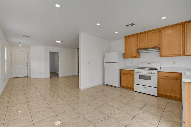 Building Photo - 11051 Alora St