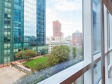 Building Photo - 77 Hudson St