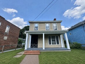 Building Photo - 411 W 26th St