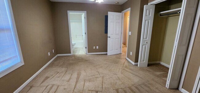 Building Photo - 3599 Drayton Dr