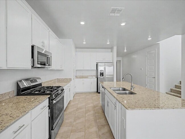 Building Photo - 17606 S Ridgerunner Dr