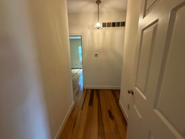Building Photo - 1112 Pepperhill Cir