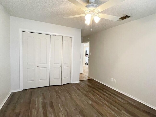 Building Photo - 1808 Prairie Knoll Ct