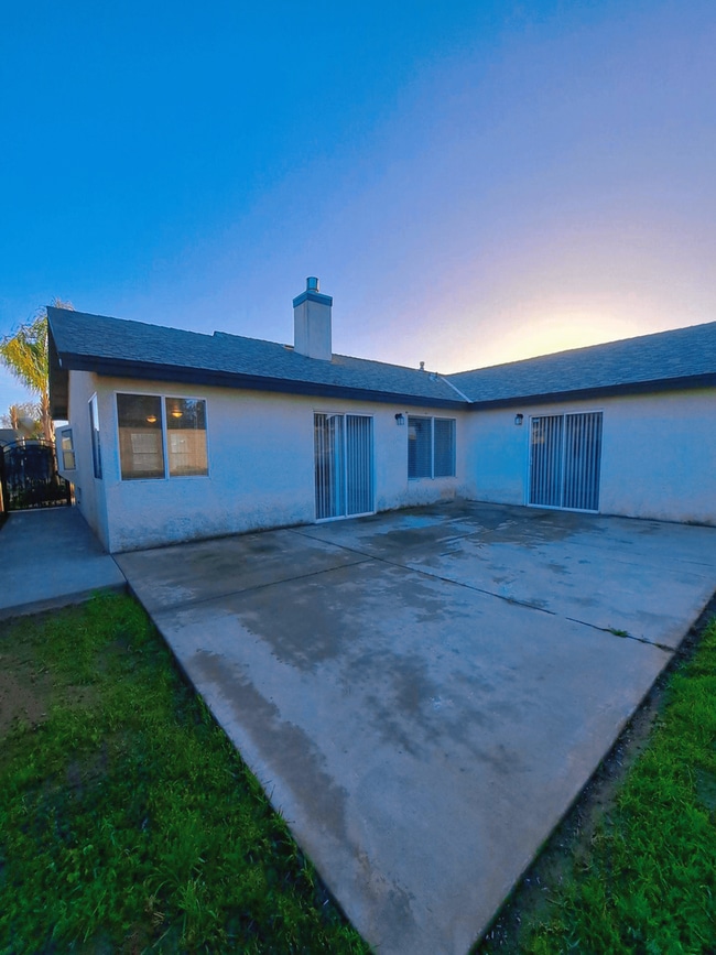 Building Photo - Move-In Special: First Month Free—Don’t Mi...