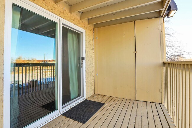 Building Photo - 1 Bedroom, 1 bath, 3rd floor Apartment