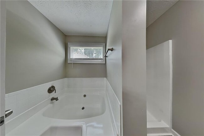 Building Photo - 2200 Hamstead Ct