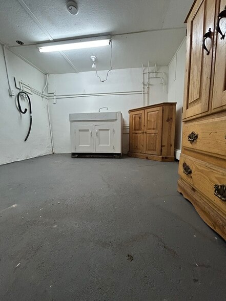 Building Photo - 909 Centre St