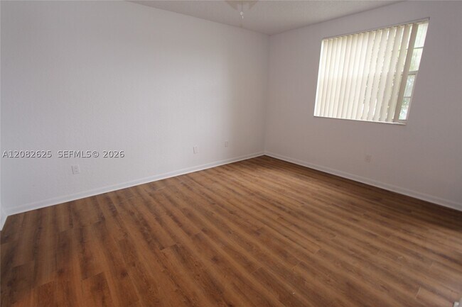 Building Photo - 2881 N Oakland Forest Dr