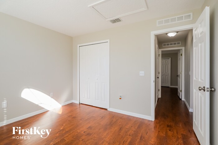 Building Photo - 208 King Arthur Ct