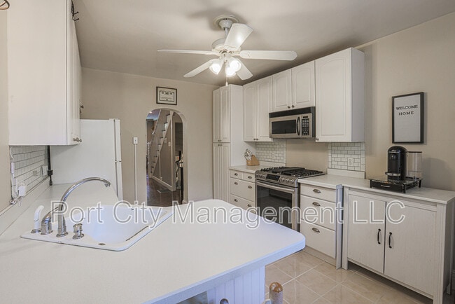 Building Photo - 813 S Belnord Ave