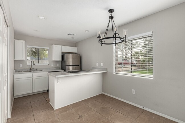 Building Photo - 2 Bedroom 1 Bath Condo in Desirable Chandl...