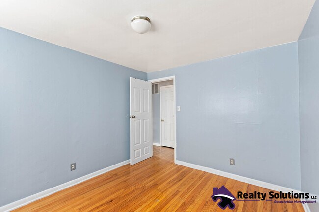 Building Photo - 706 Heston Rd