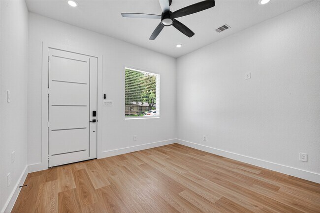 Building Photo - 7840 Nashville St