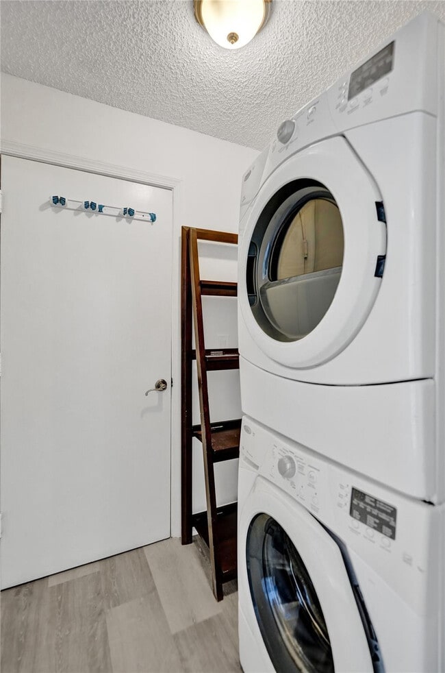 Building Photo - 11652 NW 19th Dr