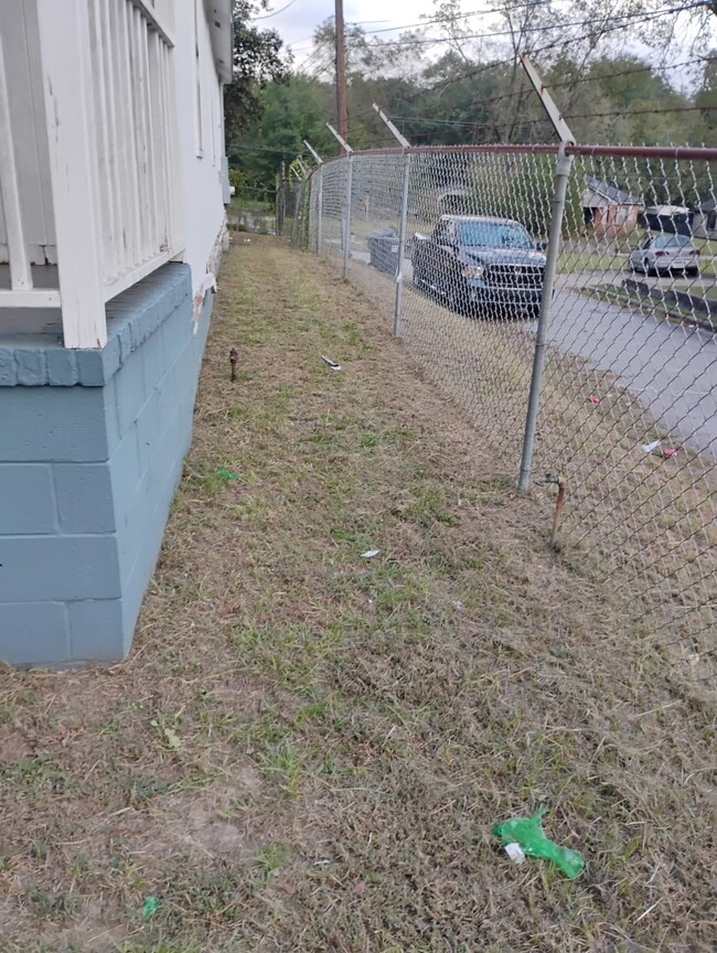 Building Photo - 315 S Seale Rd