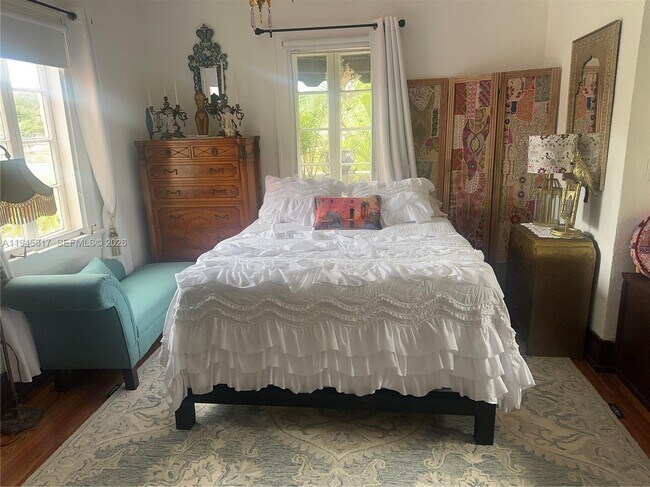 Building Photo - 915 Ferdinand St